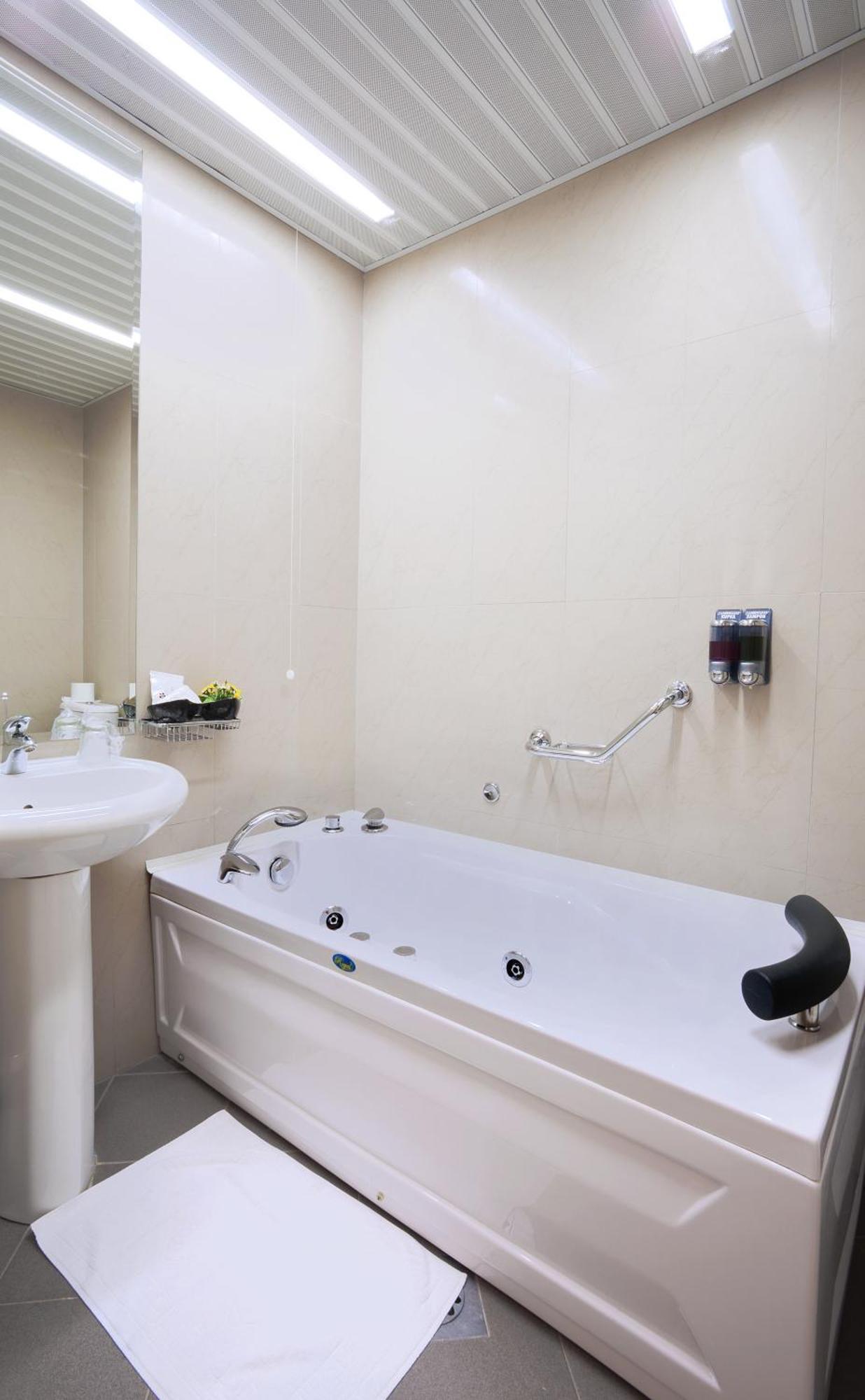 Garni Hotel Crystal クラリエボ エクステリア 写真